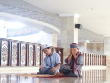 Bolehkah Membaca Doa Masuk Masjid Sambil Berjalan?