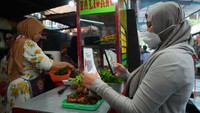 Penggunaan kode QR dapat membuka jalan bagi Indonesia untuk menangkap kegiatan ekonomi informal bernilai miliaran dolar yang diabaikan dalam perpajakan.