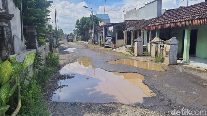 jalan rusak di mojokerto