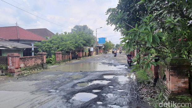 jalan rusak di mojokerto