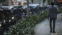 Berdasarkan data dan informasi yang diperoleh, akses jalan mengalami penambahan hanya sekitar 0,01 persen di setiap tahunnya, sedangkan kendaraan bisa bertambah di atas 10 persen per tahunnya, sehingga tidaklah seimbang dan sebanding. Sementara angka road ratio atau perbandingan panjang jalan dan luas wilayah Jakarta hanya 8 persen.  