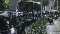 Sebenarnya sudah ada banyak kegiatan di titik pusat perbelanjaan atau mal di Jakarta yang mulai berkurang bahkan kosong, mulai dari kawasan Blok M, Roxy, Glodok, dan Semanggi. Meski begitu, ternyata kemacetan masih saja terjadi di Jakarta.  