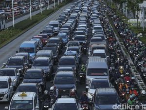 Kenapa Jakarta Terasa Macet Lebih Awal Akhir-akhir Ini?