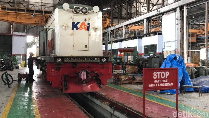 Jelang Lebaran 2023, Balai Yasa Jogja melakukan pemeriksaan terhadap 22 lokomotif kereta api (KA) angkutan lebaran. Foto diambil Senin (3/4/2023).