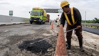 Perbaikan jalan ditargetkan selesai pada H-10 Lebaran.