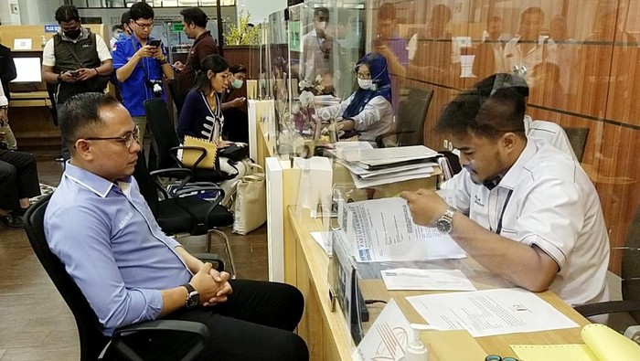 Kala Demokrat Tangsel Minta Perlindungan Hukum di Pengadilan Negeri Demi menjaga Marwah dan Kedaulatan Partai Demokrat dari gerombolan KSP Moeldoko CS terus berlangsung di berbagai daerah, salah satunya yang dilakukan DPC Partai Demorkat Kota Tangerang Selatan. Dipimpin langsung oleh Ketua DPC Partai Demorkat Julham Firdaus sekretaris DPC Hery Sumardi mendatangi Pengadilan Negeri Tangerang.