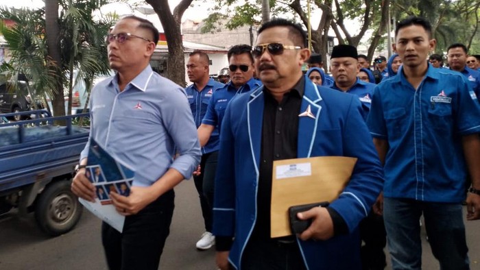 Demi menjaga Marwah dan Kedaulatan Partai Demokrat dari gerombolan KSP Moeldoko CS terus berlangsung di berbagai daerah, salah satunya yang dilakukan DPC Partai Demorkat Kota Tangerang Selatan. Dipimpin langsung oleh Ketua DPC Partai Demorkat Julham Firdaus sekretaris DPC Hery Sumardi mendatangi Pengadilan Negeri Tangerang.