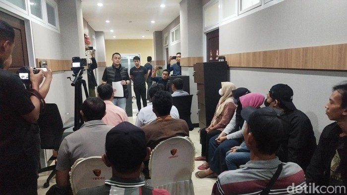 Kasat Reskrim Polres Gresik saat memberikan wejangan kepada orang tua para pesilat.