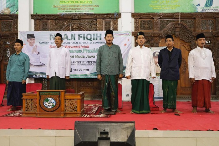 Kiai Pendukung Ganjar Ajarkan Fikih Sembelih Hewan Halal di Gresik