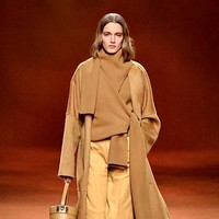 Fashion show koleksi Hermes Fall/Winter 2023-2024 di Paris Fashion Week, Paris, Prancis. Foto: Victor VIRGILE/ Getty Images.