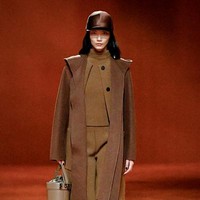 Fashion show koleksi Hermes Fall/Winter 2023-2024 di Paris Fashion Week, Paris, Prancis. Foto: Victor VIRGILE/ Getty Images.