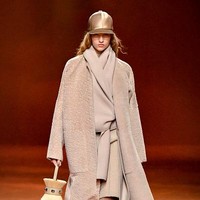 Fashion show koleksi Hermes Fall/Winter 2023-2024 di Paris Fashion Week, Paris, Prancis.  Foto: Victor VIRGILE/ Getty Images.