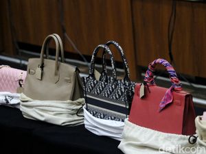 Ini Tas Mewah dan Uang Tunai Rafael Alun yang Disita KPK