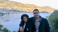 Ini adalah momen Dito bersama istri saat ke Prancis.