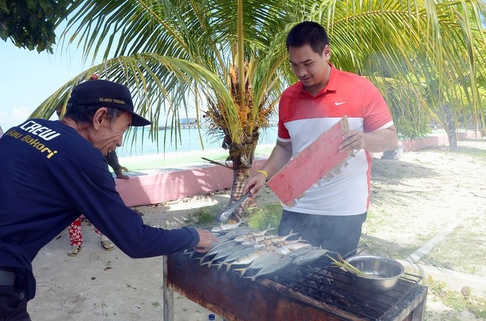 Liburannya Menpora Baru Dito Ariotedji