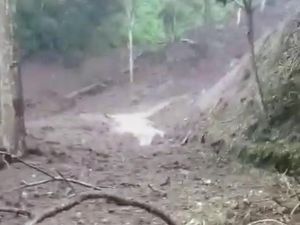 Longsor Putus Total Akses ke Kawasan Ijen via Bondowoso