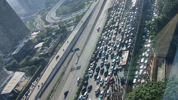 Macet di TB Simatupang