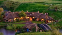  New Zealand gudangnya restoran keren dengan berbagai tema film populer. Seperti The Green Dragon Pub In Hobbiton yang terinspirasi dari film Lord of the Rings. Foto: Pool Site