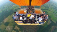 Ke Belanda ada satu-satunya restoran di dunia yang mengapung menggunakan balon udara dengan pengalaman tak terlupakan. Foto: Pool Site