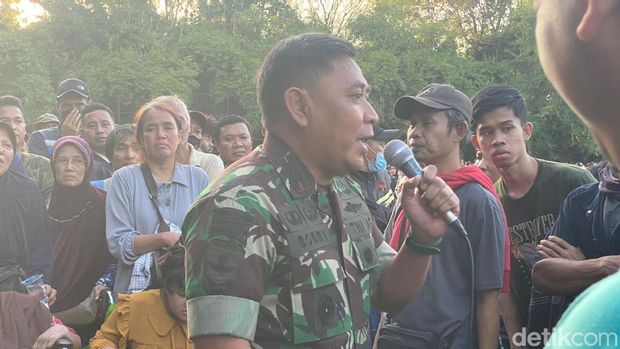 Massa membeludak, Ibu Ida Dayak batal obati pasien di Depok