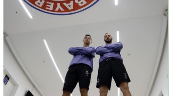 Benzema menyamai torehan Ronaldo di bawah kepelatihan Carlo Ancelotti. Foto: Twitter