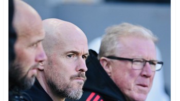 Ternyata dibandingkan dengan Ral Rangnick, performa kepelatihan Erik Ten Hag tak jauh berbeda jika melihat poin MU sejauh ini dibandingkan waktu yang sama tahun silam. Foto: Twitter