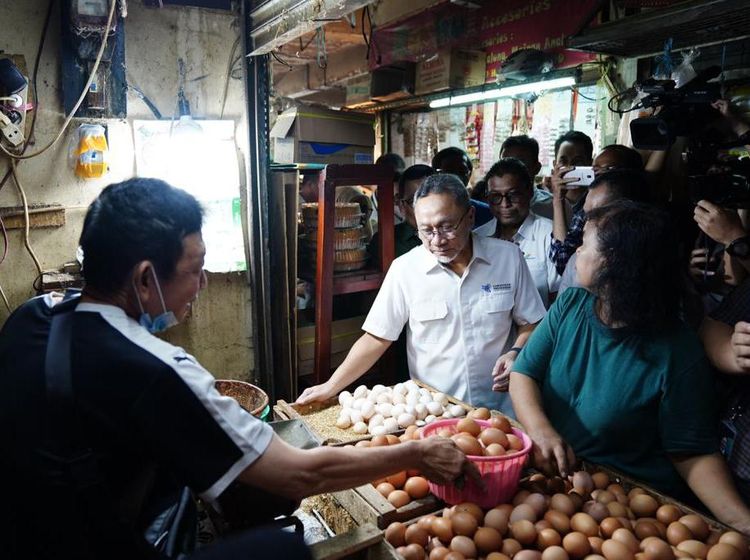 Mendag Tinjau Bapok di Pasar Rawamangun