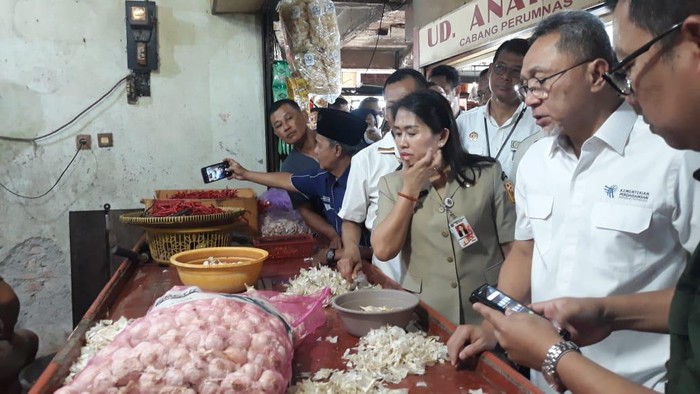 Mendag Tinjau Pasar