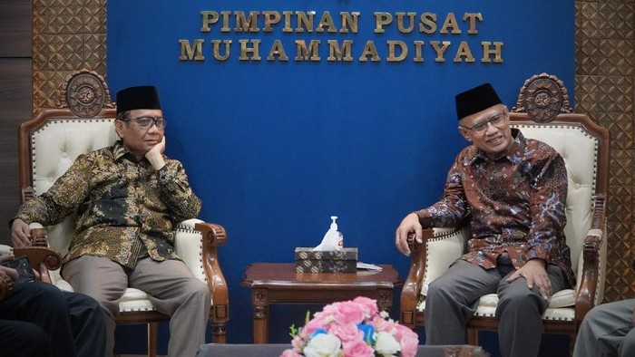 Menkopolhukam Mahfud Md menemui Ketum PP Muhammadiyah Haedar Nashir di kantor PP Muhammadiyah, Kota Jogja, Senin (3/4/2023).
