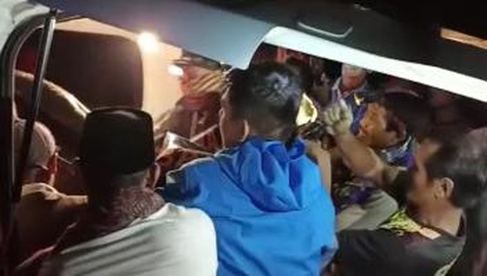 mobil tercebur Tuban