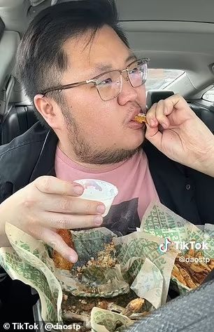 Modal Makan di Dalam Mobil, Seleb TikTok Ini Raup Rp 900 Juta Sebulan