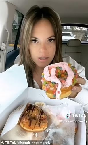 Modal Makan di Dalam Mobil, Seleb TikTok Ini Raup Rp 900 Juta Sebulan