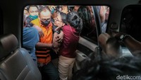 Saat ini KPK terus menelusuri aliran dana terkait kasus tersebut.  