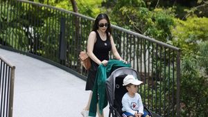 7 Gaya Stylish Momo Geisha saat Liburan Sambil Momong Anak, Cantik Bak ABG