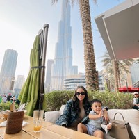 Melalui akun Instagram pribadinya Momo Geisha kerap membagikan kegiatannya. Dalam foto-foto yang diunggah wanita 36 tahun itu terlihat kerap berlibur ke luar negeri. Foto: Instagram/@therealmomogeisha