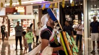 Tanoura dapat digambarkan sebagai penggambaran yang berkembang dari Sufi Whirling Dervishes, bagian utama dari Sufisme, yang dikenal dengan mistisisme dan cara pemujaan spiritualnya.  
