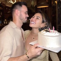 Sulit bagi Nikita Mirzani untuk menerima kenyataan bahwa pria yang pernah menjadi kekasihnya itu berpaling. Saking kesalnya, ibu tiga anak ini rela menghadiahi netizen yang mau meng-unfollow akun Instagram Toni. Tidak tanggung-tanggung, Nikita menggelontorkan uang Rp 100 juta bagi 100 pemenang. (Foto: Instagram/@nikitamirzanimawardi_172)