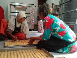 Pengusaha Kue Kering di Majalengka Ketiban Berkah Ramadan