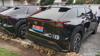 Delapan unit mobil listrik disiapkan untuk Gubernur dan Wakil Gubernur Riau, Ketua DPRD Riau, Sekdaprov Riau. Selain itu ada juga jatah untuk Kepala Kejaksaan Tinggi Riau dan Kapolda Riau. Sementara dua unit lainnya akan dipakai oleh Komandan Lanud Roesmin Nurjadin Pekanbaru dab Badan Penghubung yang ada di Jakarta. (Foto: Raja Adil Siregar/detikSumut)
