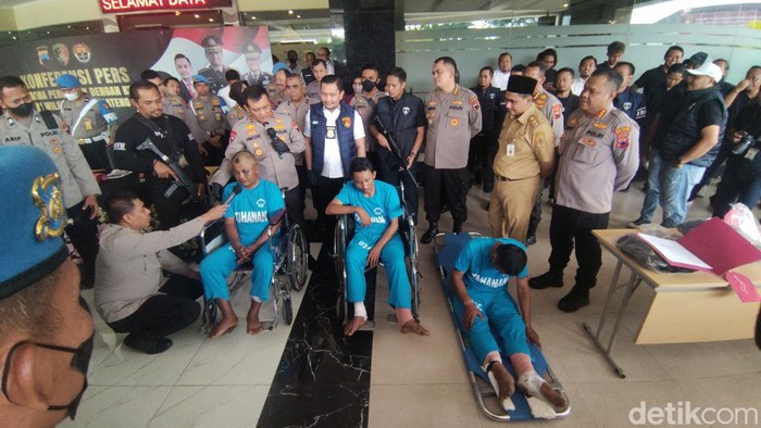 Pelaku dan barang bukti  kasus perampokan di Cilacap digelar di Mapolda Jateng.