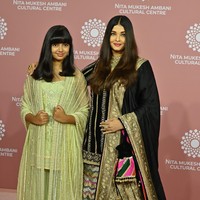 Sederet bintang Bollywood juga bermunculan. Ada aktris Aishwarya Rai Bachchan yang datang memboyong putrinya, Aaradhya Bachchani. (Foto: SUJIT JAISWAL/AFP via Getty Images)
