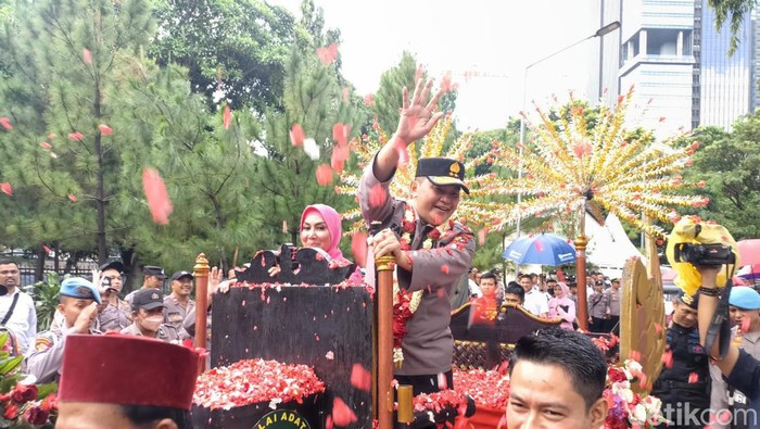 Pesta pelepasan Irjen Fadil Imran di Polda Metro Jaya