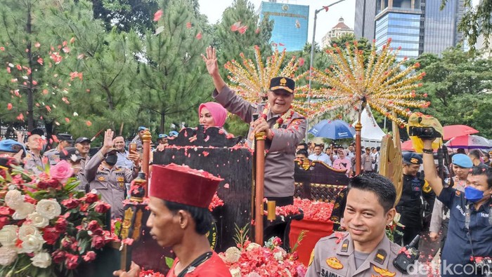 Pesta pelepasan Irjen Fadil Imran di Polda Metro Jaya
