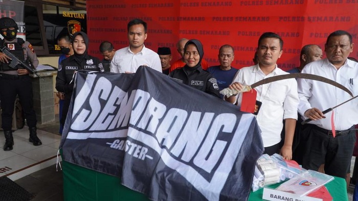 Polres Semarang jumpa pers kasus kejahatan jalanan yang dilakukan sekelompok remaja di Ungaran, Senin (3/4/2023).