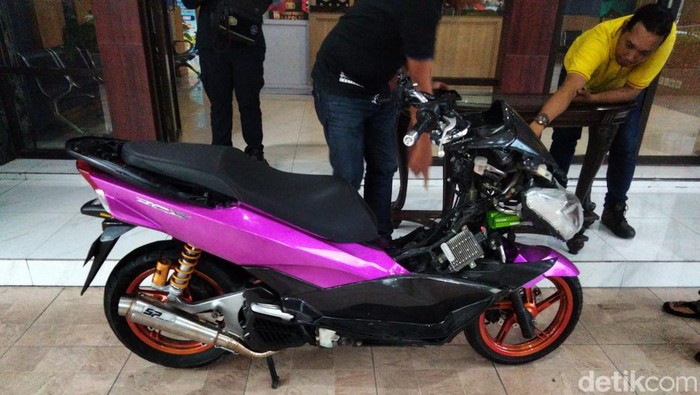 Pria tewas Ahmad Yani Surabaya