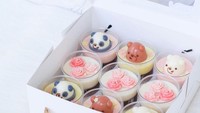Tak hanya untuk dinikmati sendiri, puding cantik dari Instagram @keiiko.sweets juga dapat menjadi kiriman ke kerabat terdekat. Isian paket pudingnya dapat disesuaikan dengan harga mulai dari Rp 120.000an. Foto: Instagram/Istimewa