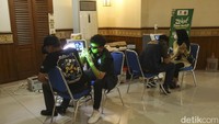 Seorang peserta menyebut saat penghapusan tato, rasanya seperti ditusuk-tusuk jarum, namun tak sesakit saat membuat tato.