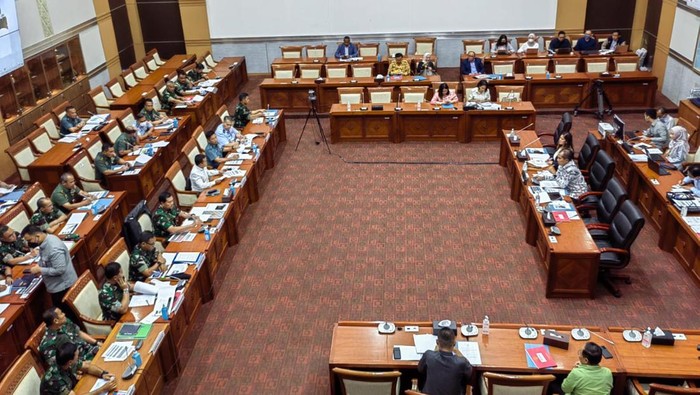 Rapat Komisi I DPR