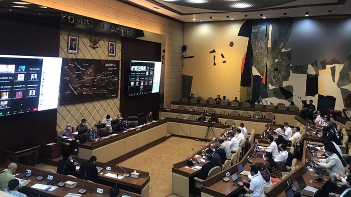 Rapat Komisi II DPR dan Kepala Otorita IKN Bambang Susantono