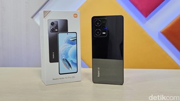 Harga Redmi Note 12 Pro 5G di Indonesia adalah Rp 4.599.000. Namun selama early bird online yang berlangsung 4-10 April diberikan harga khusus Rp 4.499.000. Foto: Adi Fida Rahman/detikINET